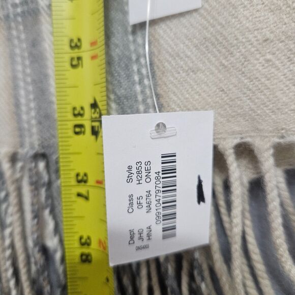 New J. Crew Acrylic Plaid Blanket Scarf Grey and Tan with Fringe 34X72 - Picture 5 of 6